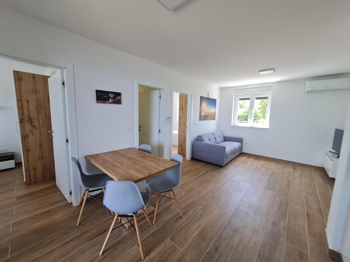 נין Apartmani Adria מראה חיצוני תמונה