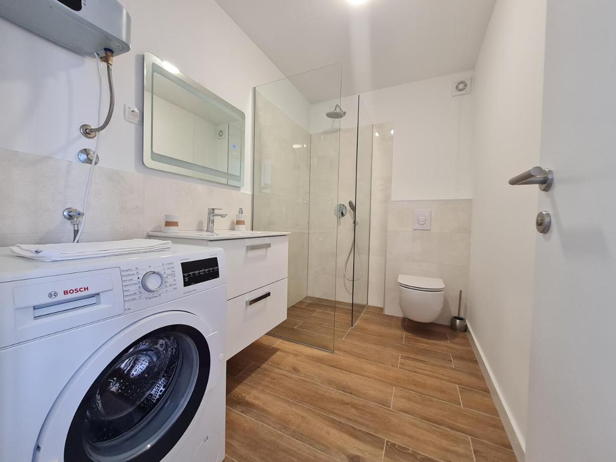 נין Apartmani Adria מראה חיצוני תמונה