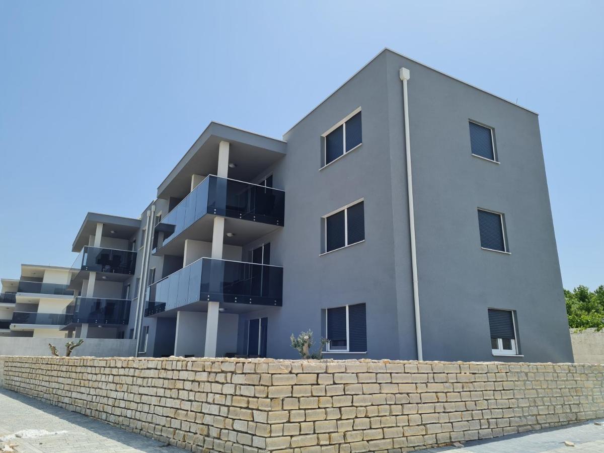 נין Apartmani Adria מראה חיצוני תמונה