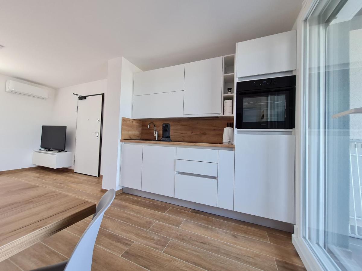 נין Apartmani Adria מראה חיצוני תמונה