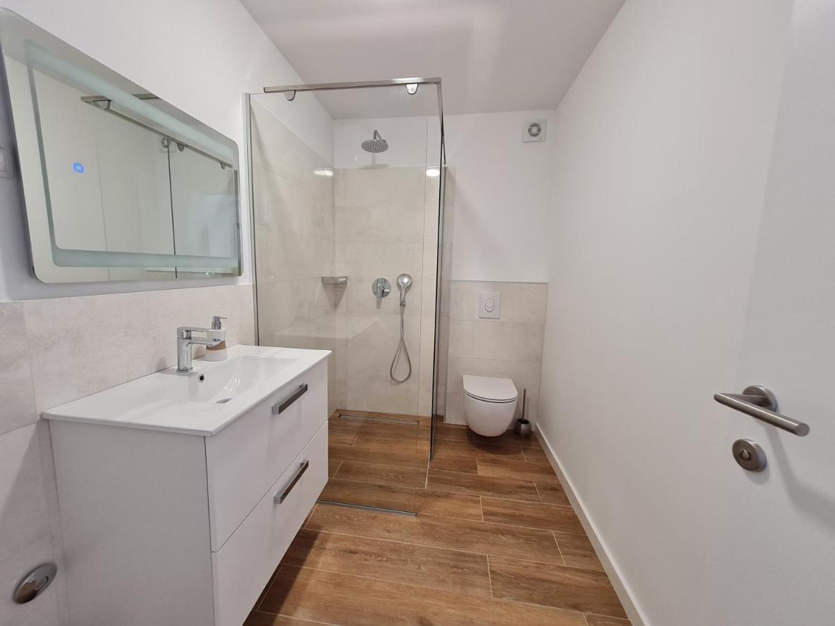נין Apartmani Adria מראה חיצוני תמונה