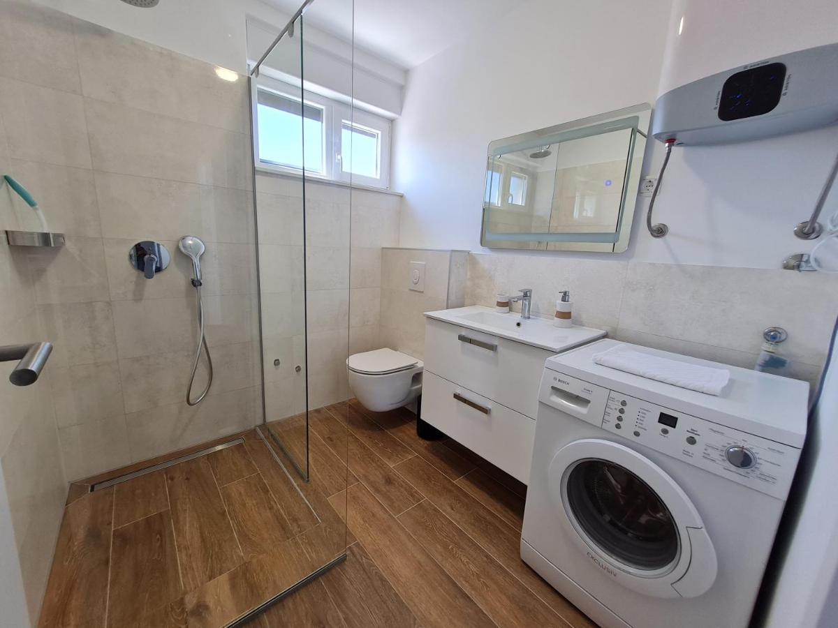 נין Apartmani Adria מראה חיצוני תמונה