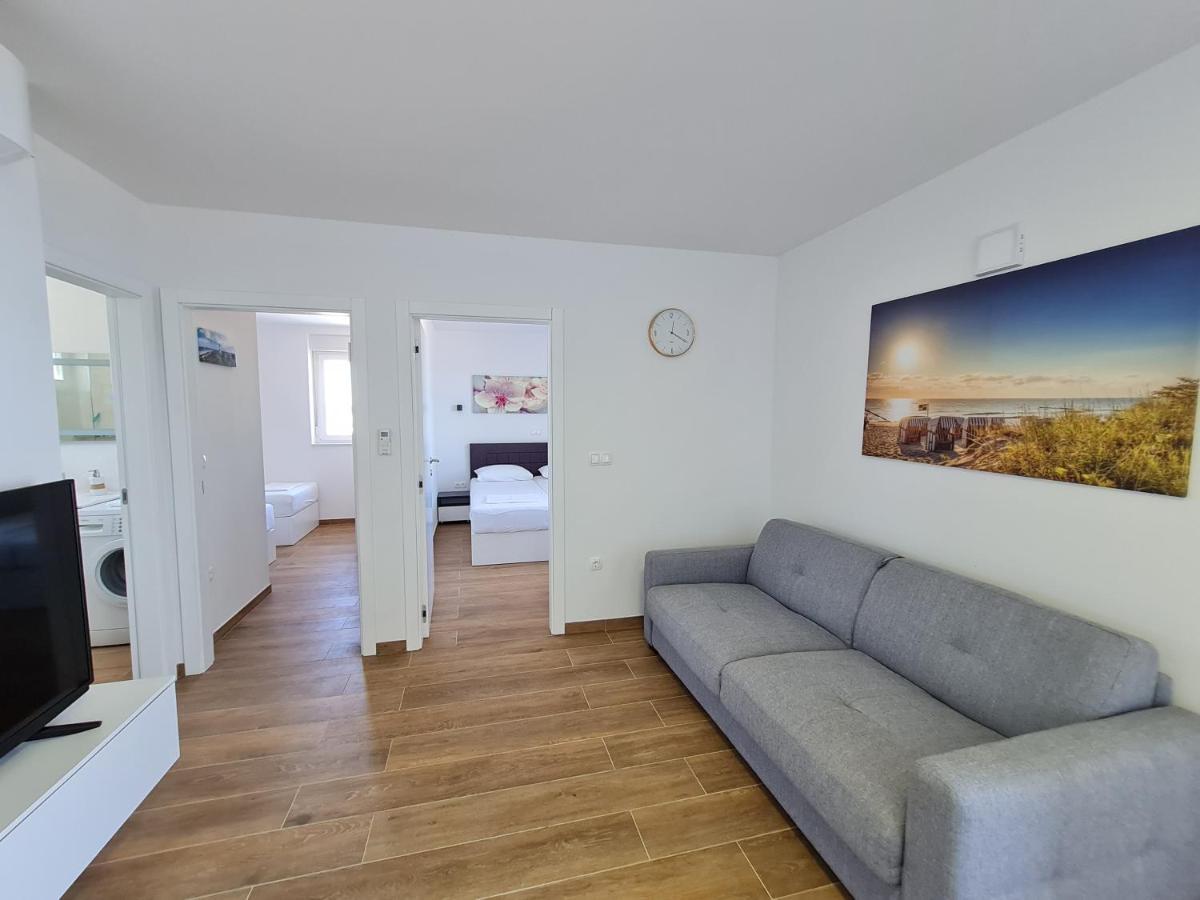 נין Apartmani Adria מראה חיצוני תמונה
