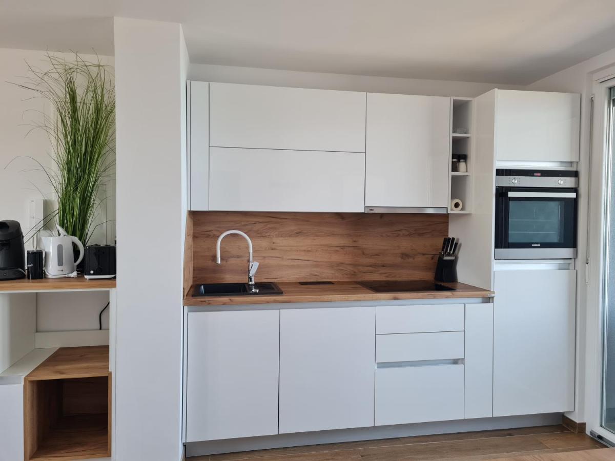 נין Apartmani Adria מראה חיצוני תמונה