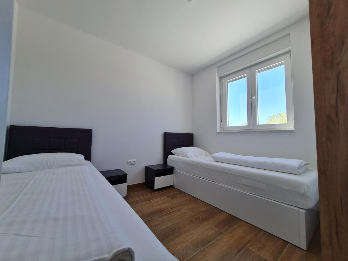 נין Apartmani Adria מראה חיצוני תמונה