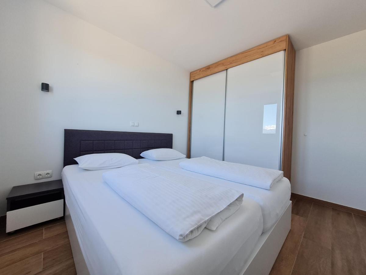 נין Apartmani Adria מראה חיצוני תמונה