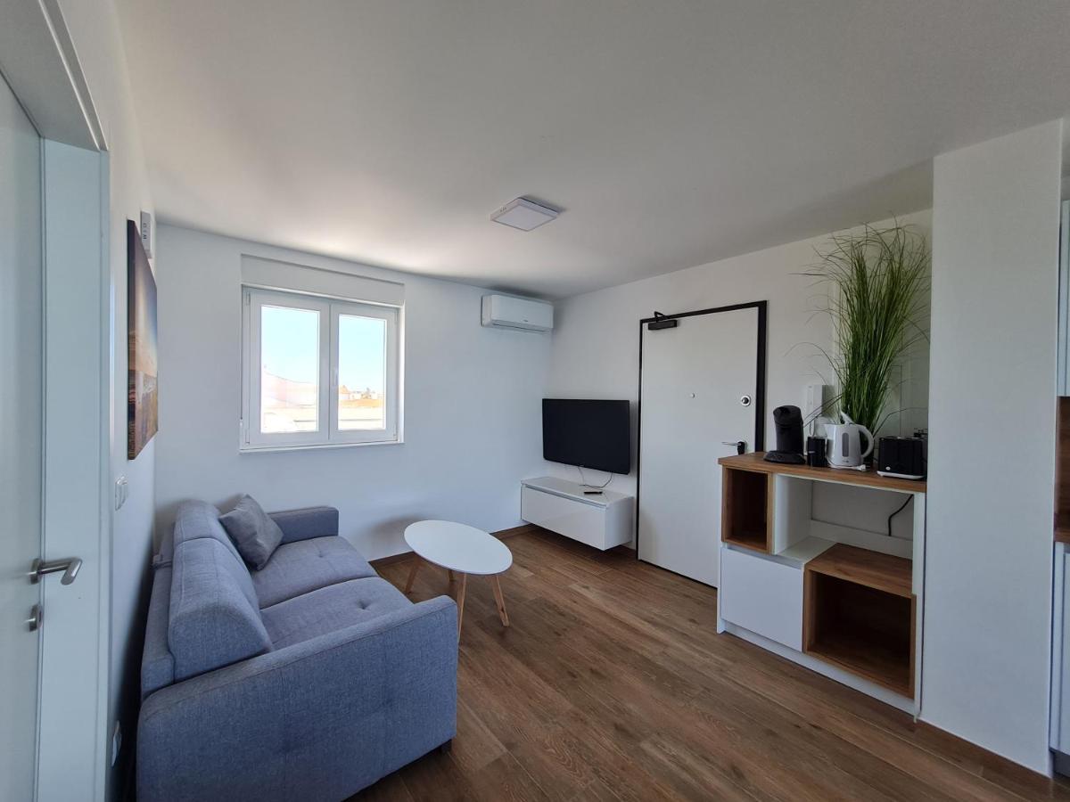 נין Apartmani Adria מראה חיצוני תמונה