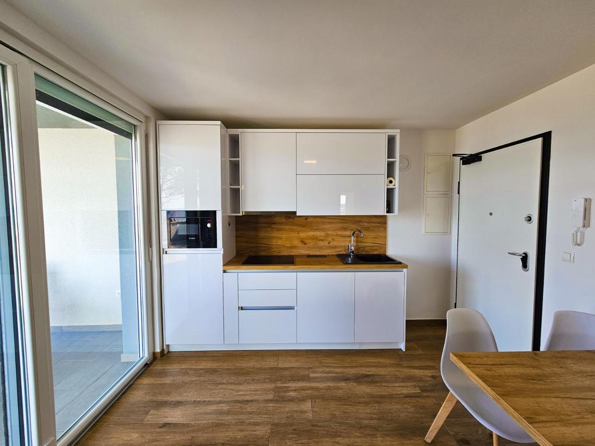 נין Apartmani Adria מראה חיצוני תמונה