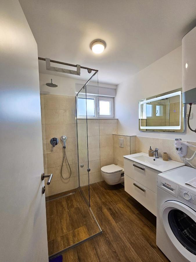 נין Apartmani Adria מראה חיצוני תמונה